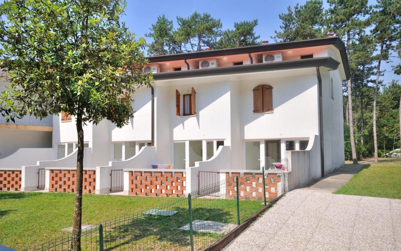 Villaggio Delfino Bibione Bagian luar foto
