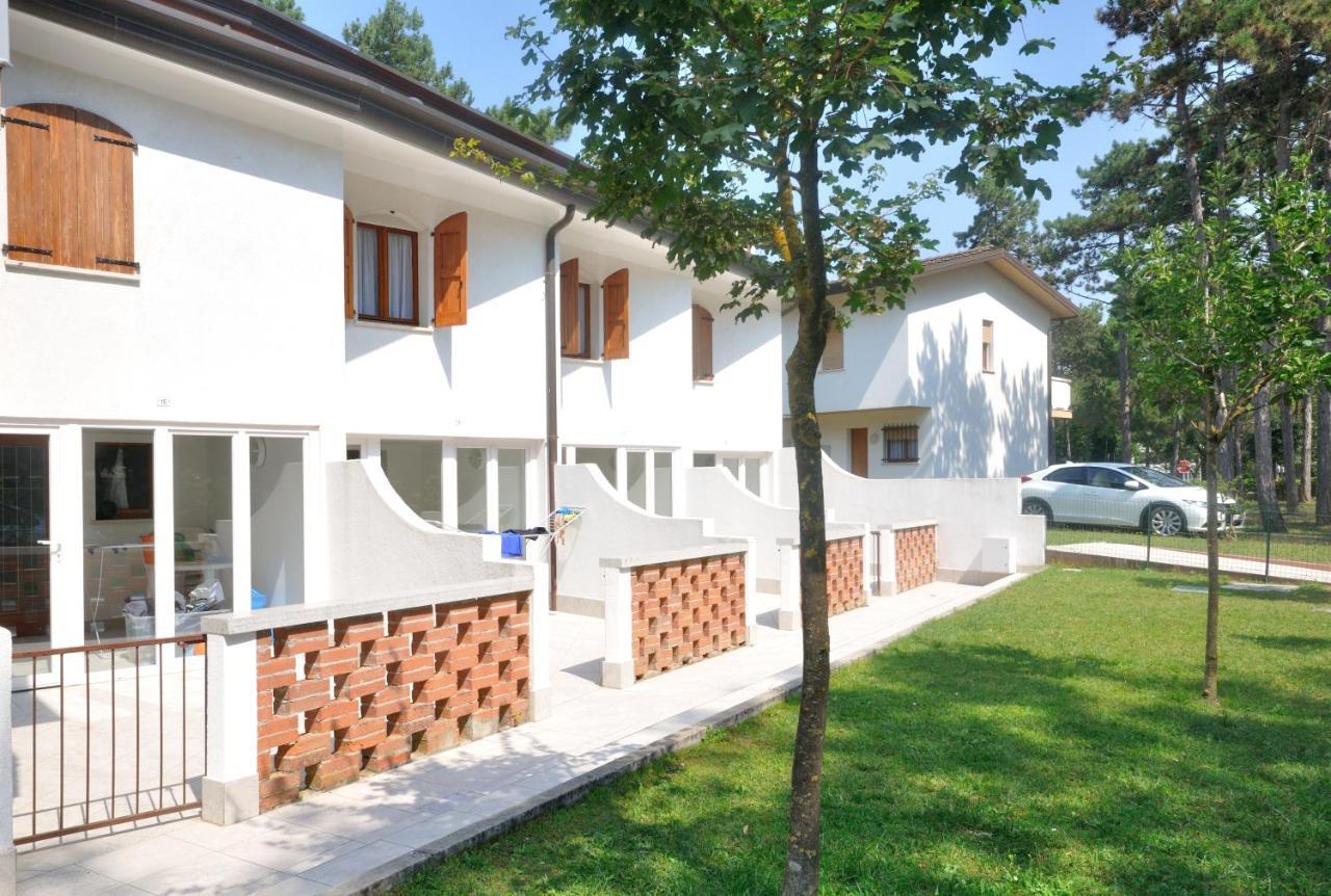 Villaggio Delfino Bibione Bagian luar foto